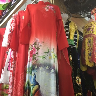 Áo dài truyền thống in hoạ tiết con công