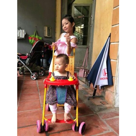 Xe đẩy mây gấp gọn cho bé
