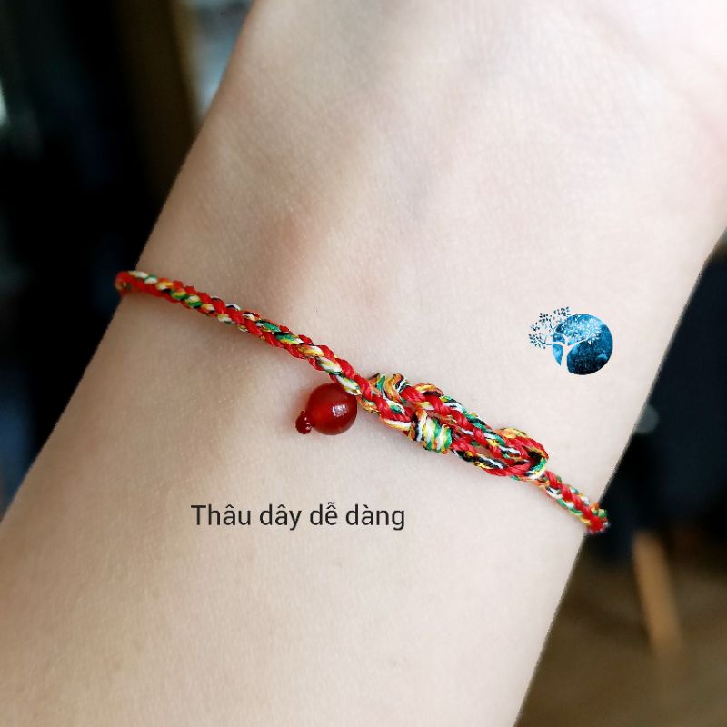 Vòng tay tết dây chỉ ngũ sắc may mắn