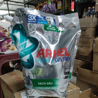 Nước giặt Ariel 3.5kg.