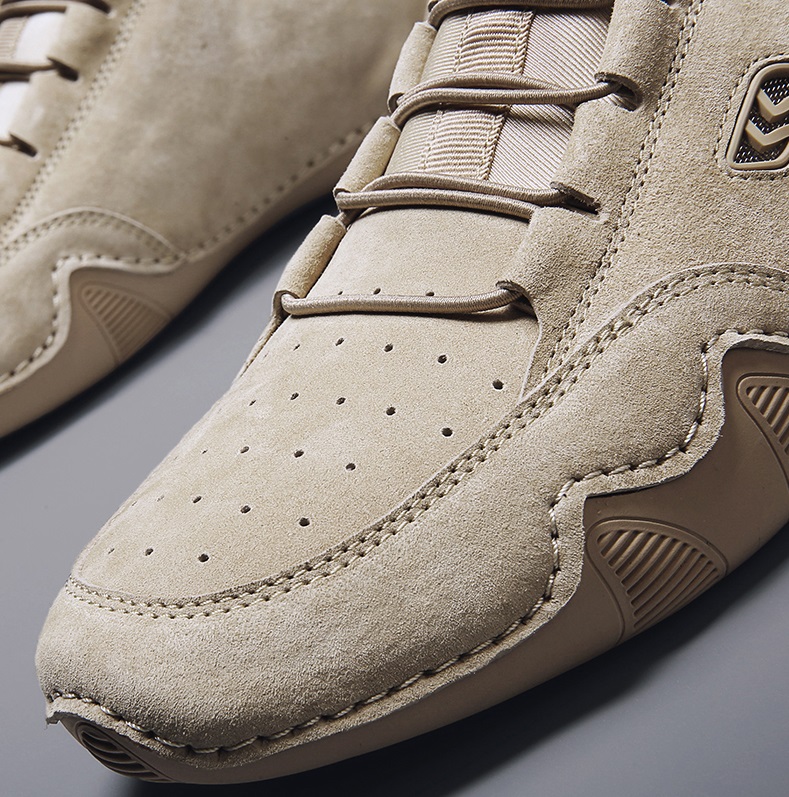 Giày thể thao thời trang cho nam khi leo núi