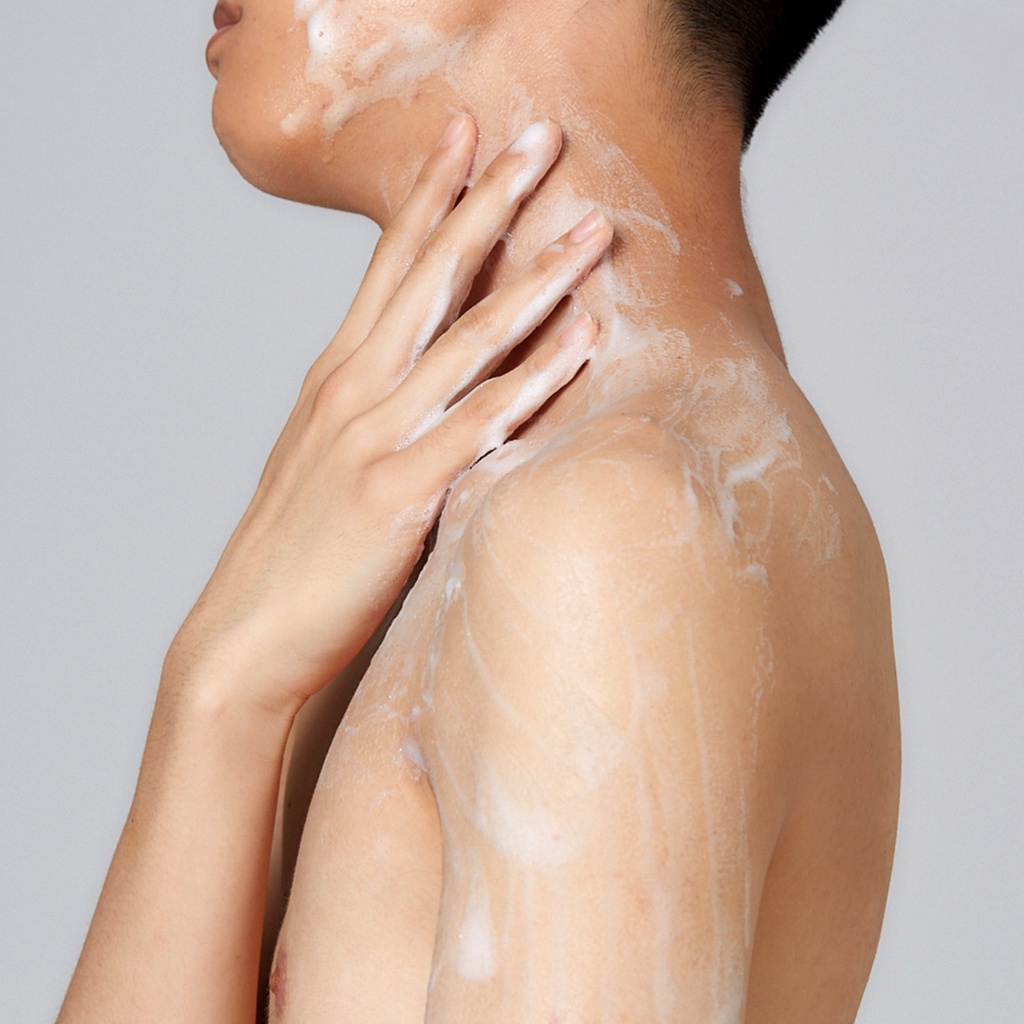 Chai sữa tắm hương thơm hoa hồng tất cả trong một 300ml