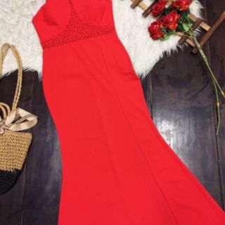 Đầm dạ hội cổ yếm xẻ đùi
