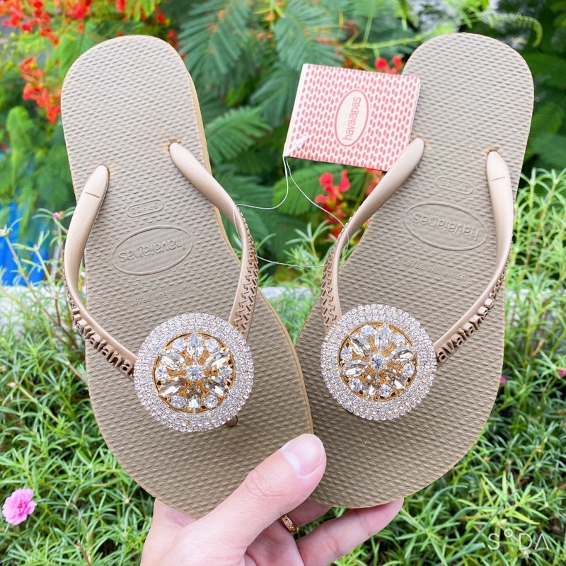 Dép xỏ ngón nữ chất liệu cao su gắn Charm Tròn