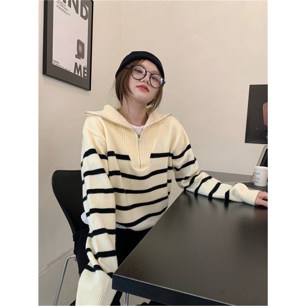 áo len kẻ ngang khoá cổ