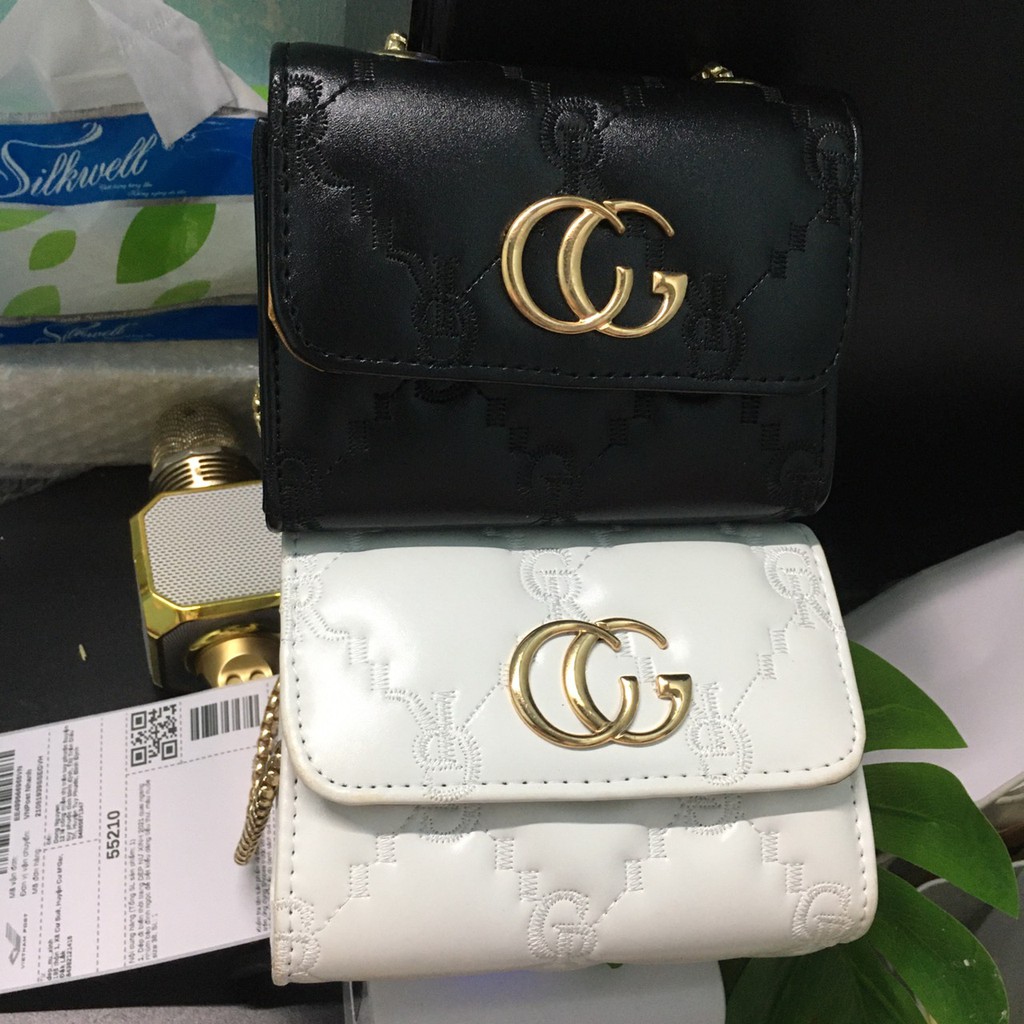 túi xách đeo chéo nữ dáng vuông mặt logo GG Gucci GC