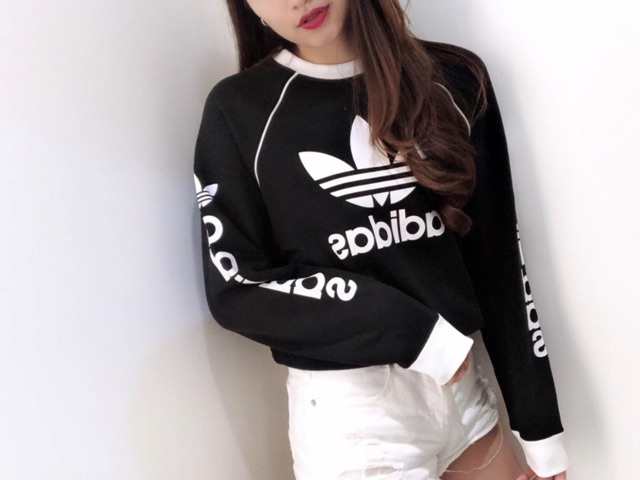 Áo crotop đen logo chữ