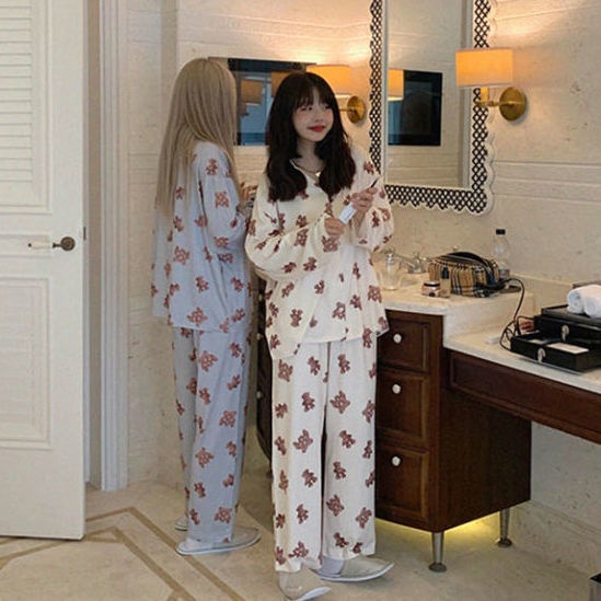 Bộ đồ ngủ tay dài in hình gấu dễ thương phong cách Hàn Quốc cho nữ
