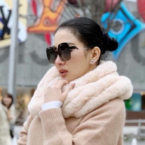 Kính mát nữ chống tia Uv Fendi Sharini