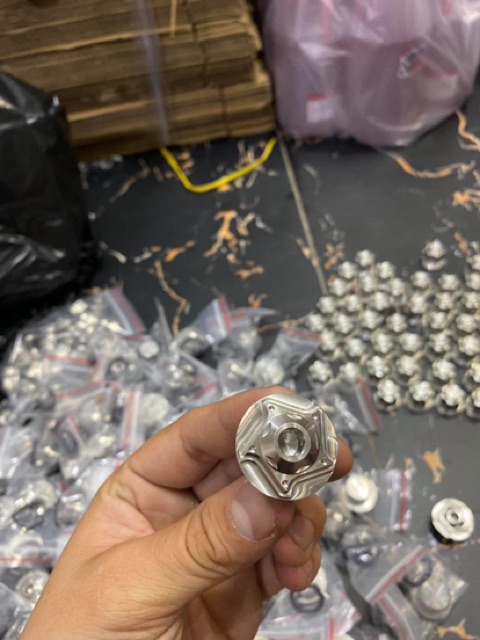 Ốc nắp nhớt inox salaya mẫu ngôi sao gắn Xe Honda / Yamaha