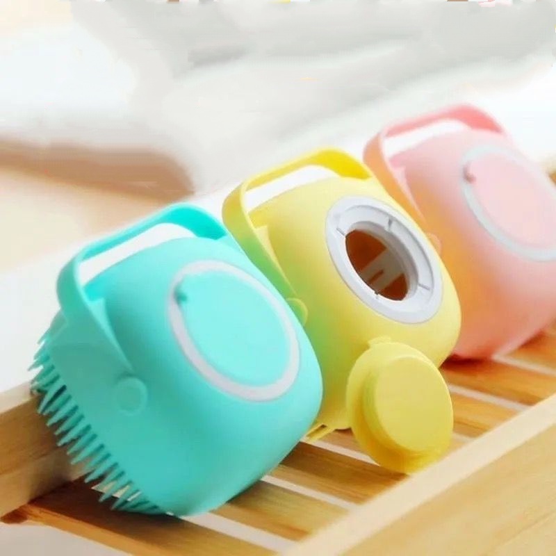 Bàn chải silicon mát xa lưng khi tắm cho bé