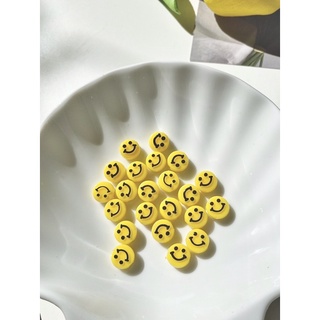 Hạt charm mặt cười màu vàng