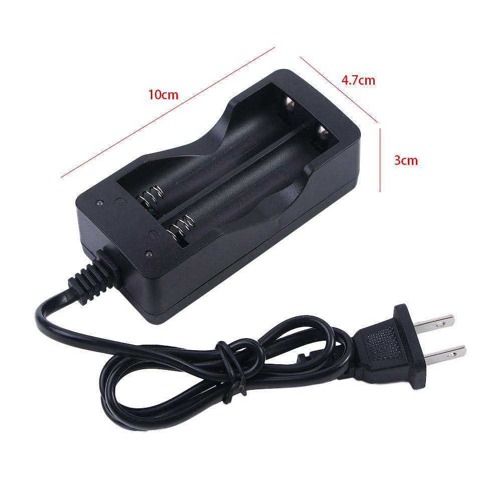 Cục Sạc Pin Li-ion 18650 Thông Minh Tích Hợp Đèn LED Tiện Dụng TAYLOR1