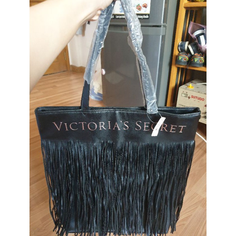 Túi da Victoria Secret tua rua màu đen