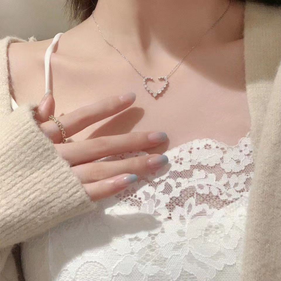 Dây Chuyền Mặt Trái Tim Đính Đá Lấp Lánh Thời Trang 2022