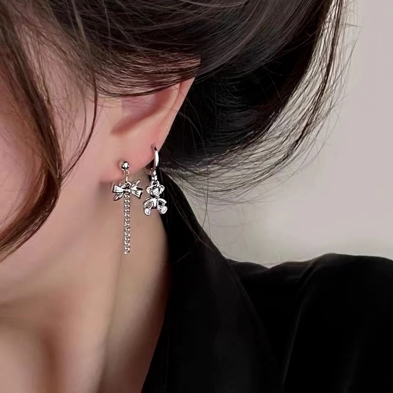 Set 4 Khuyên Tai Trái Tim / Ngôi Sao / Hình Học Tua Rua Màu Đen Thời Trang