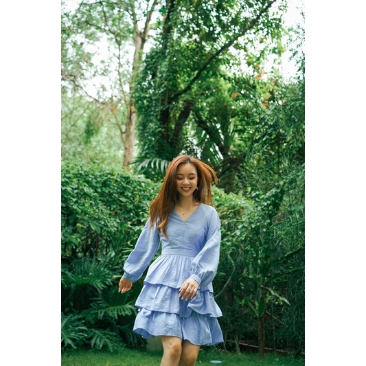 Đầm dài tay xoè