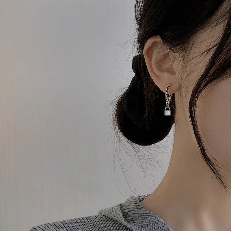 Bông Tai Hình Ổ Khóa Cá Tính Cho Nữ