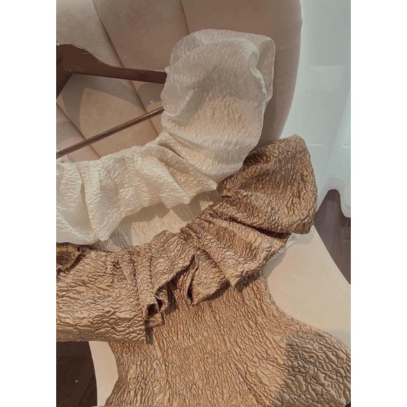 Áo trễ vai gấm sang chảnh | BigBuy360 - bigbuy360.vn