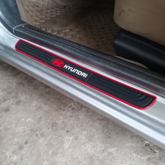 Nẹp bước chân cao su chống xước xe honda  - bộ 4 miếng cao su chống trơn trượt