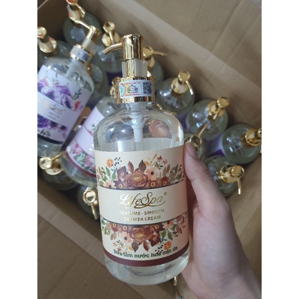 Sữa tắm nước hoa dưỡng ẩm lưu hương mịn da  lifespa perfume smooth shower cream 550ml
