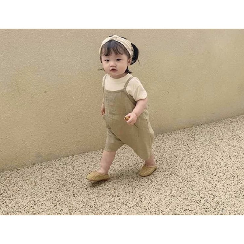 Yếm hai dây áo trắng