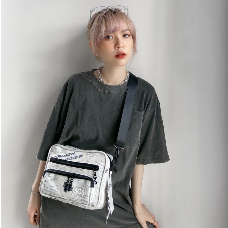 Túi Đeo Chéo Nam Nữ Ngang In Họa Tiết Báo SAIGON SWAGGER® SGS Journal Cross Body Bag