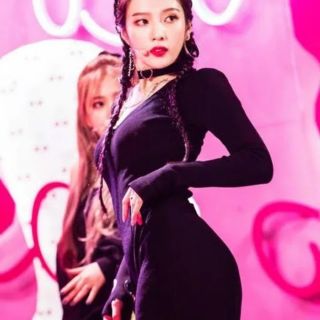 Váy body của Joy Red Velet trong comeback Bad Boy
