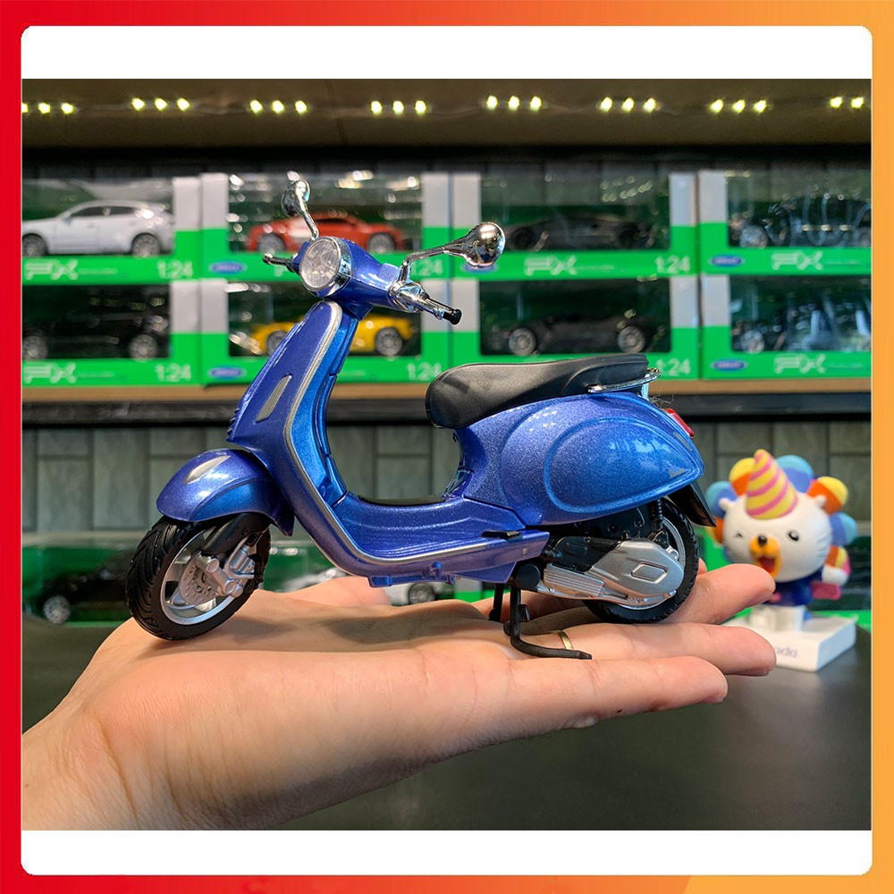 Mô hình xe Vespa Primavera tỉ lệ 1:12 Maisto màu xanh