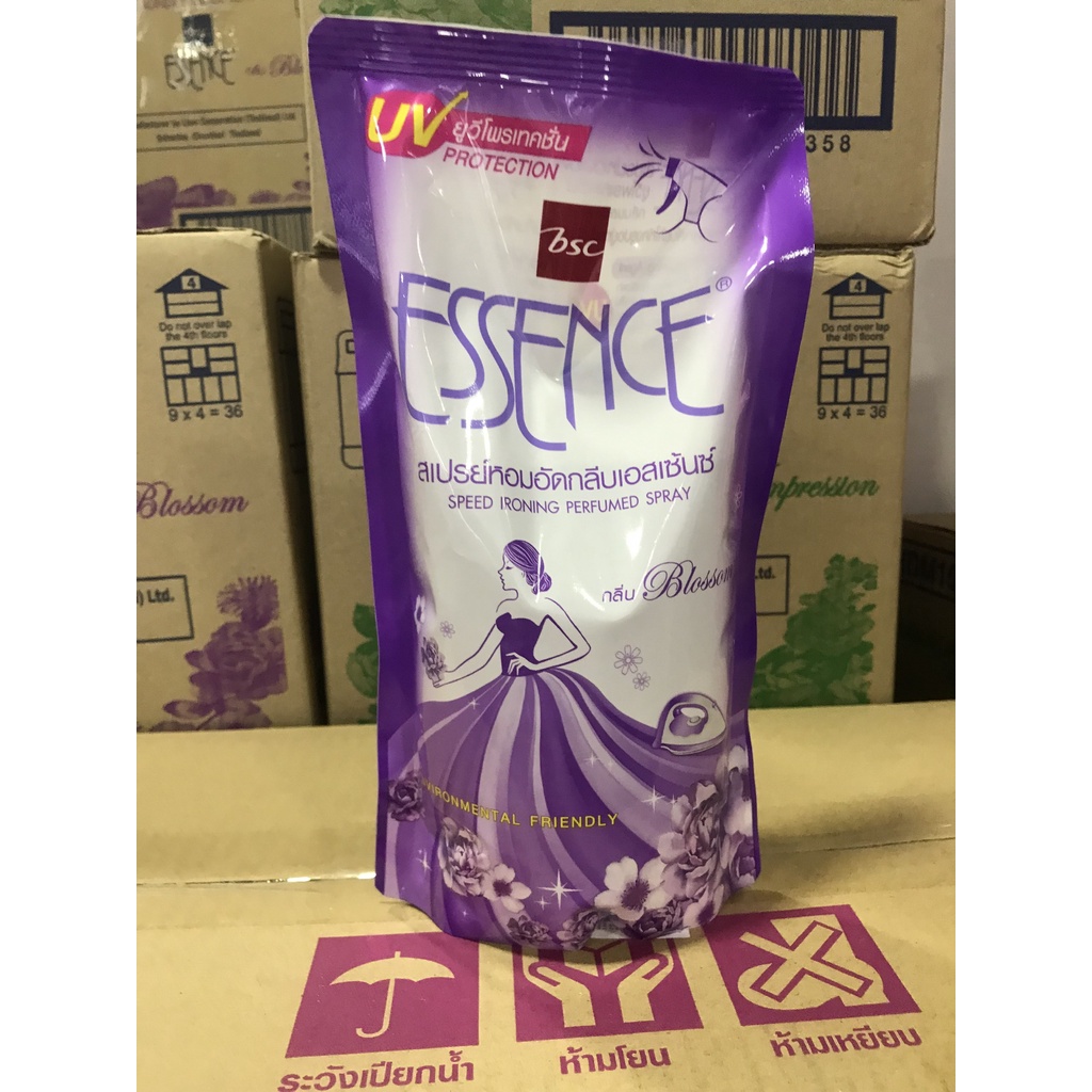 Xịt ủi thơm quần áo Essence bịch 500ml Thailand