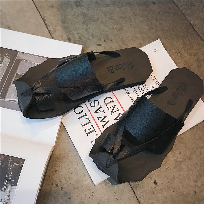 2023 Nam mới thoải mái cá tính Hàn Quốc Baotou Outer Beach Sandals