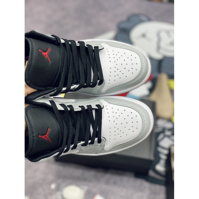 [AGsneaker] Giày thể thao cổ thấp chân bè fit lên 1 size màu xám trắng đen... | BigBuy360 - bigbuy360.vn