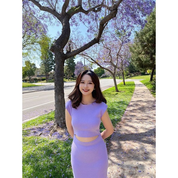 Đầm len body cổ cao cut out