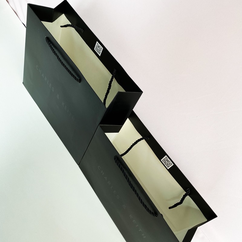 Túi Giấy Đựng Quà Màu Đen Kaki Lớn Và Vừa Nhỏ Ba Mẫu Có Sẵn Để Tặng