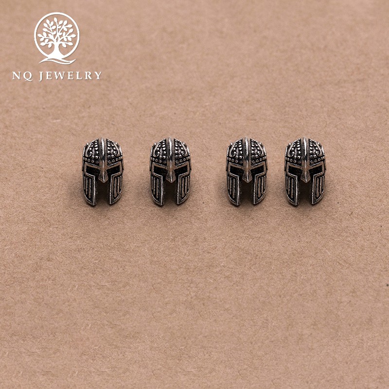 Charm bạc hình mũ giáp chiến binh xỏ ngang - NQ Jewelry