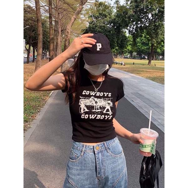 Áo thun croptop in chữ Weekeep