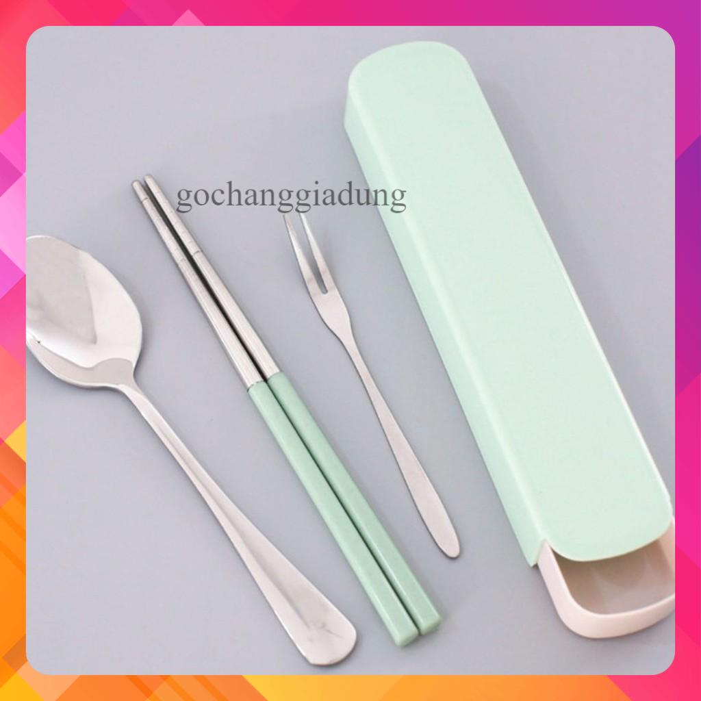 Bộ 3 đũa- muỗng - nĩa được làm từ inox chống rỉ kết hợp với