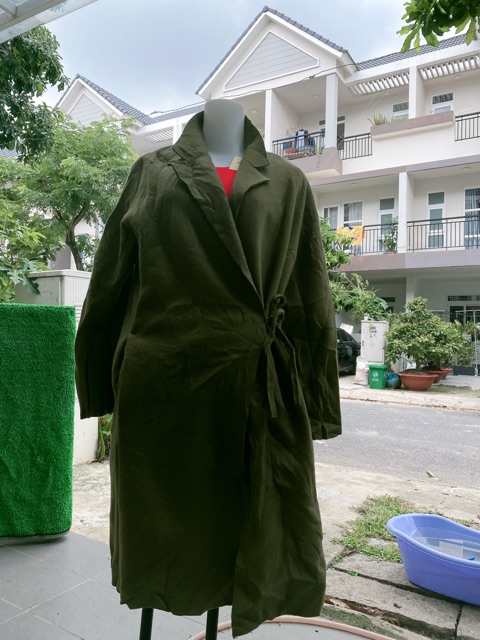 Khoát dạ màu rêu cột eo dáng dài