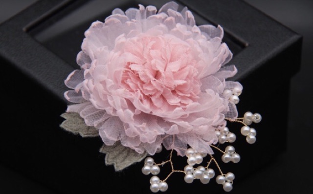 Hoa cẩm chướng cài áo handmade