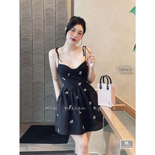 Đầm đen xòe 2 dây thắt nơ vai thêu hoa nhí cực xinh!