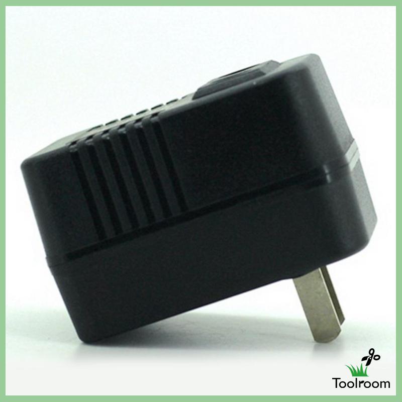 Phích Cắm Chuyển Đổi Điện Áp 220-110V Tiện Dụng Khi Đi Du Lịch