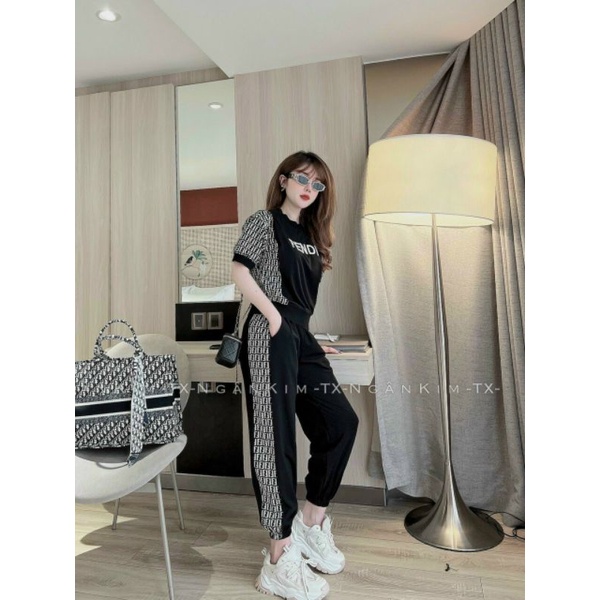 Bộ đồ thể thao nữ quần bo gấu áo phối họa tiết thêu logo sang trọng trẻ trung