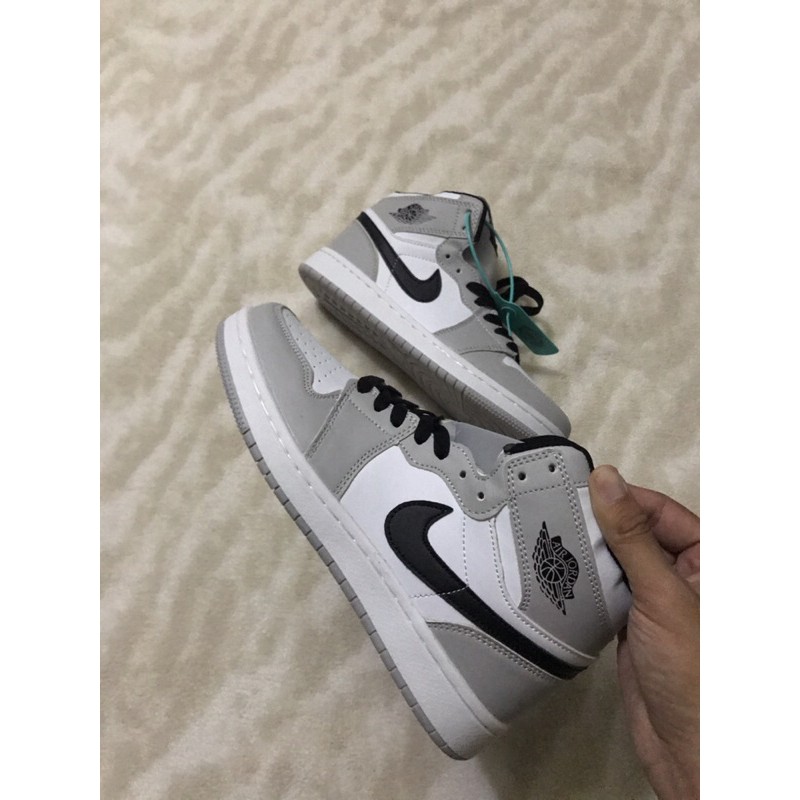 Giày Sneaker Xám trắng cổ cao | BigBuy360 - bigbuy360.vn