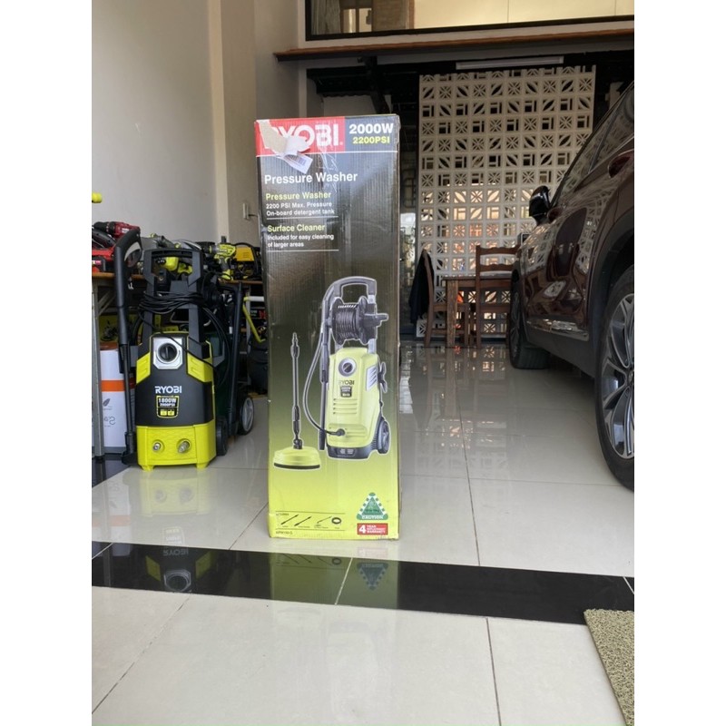 Rửa xe Ryobi 2000w