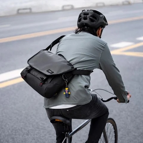 Túi Đeo Chéo Đựng Laptop 16inch Tomtoc Commuting &amp; Travel Cực Nhiều Ngăn, Chống Nước tốt