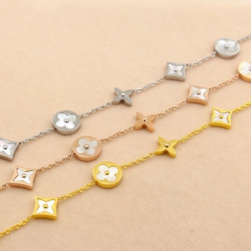 Lắc Tay Hoa Văn Titan Ko Đen TT 3221