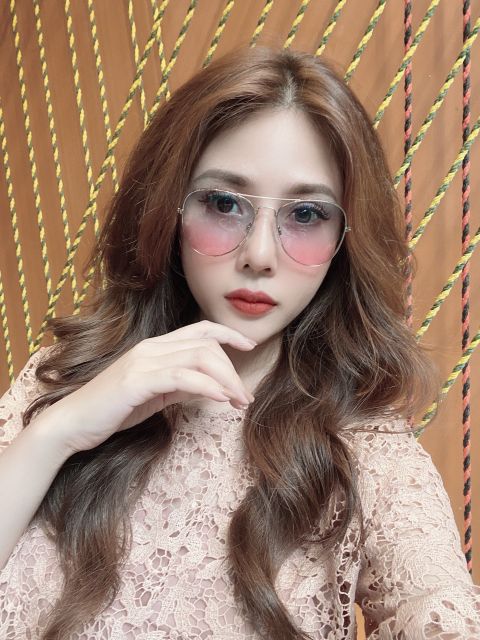 Kính Sinsay xước nhẹ giảm còn 100k ,hàng chuẩn auth, có mail mua hàng chính hãng