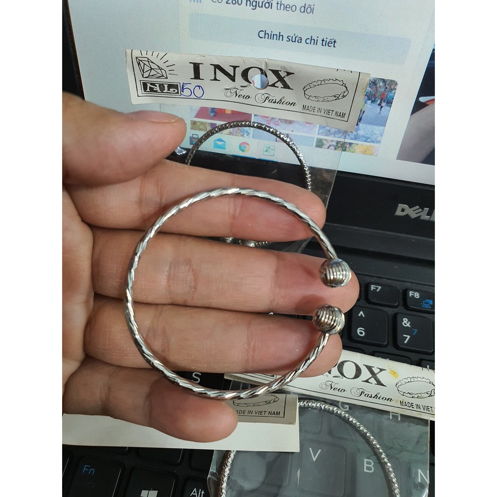 Vòng tay inox chạm khắc.