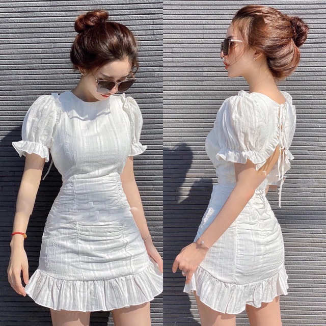 ĐẦM NHÚN LAI BÈO HỞ LƯNG