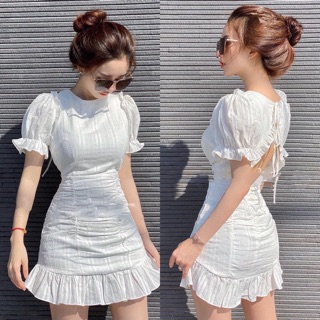 ĐẦM NHÚN LAI BÈO HỞ LƯNG